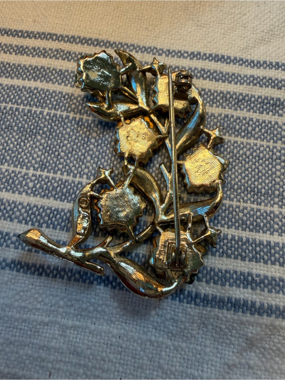Coro Brooch Pin Teal Green Iridescent Molded Glass Flowers Gold Tone 1960s - Picture 6 of 7